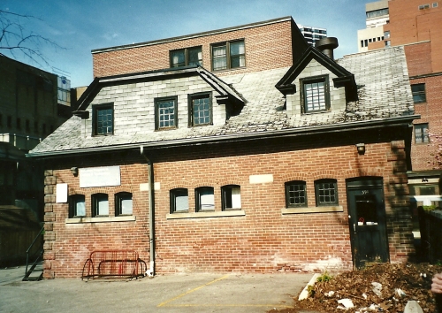 Marshall McLuhan's coach house office building, today housing the McLuhan Program in Culture and Technology, 39A Queen's Park Crescent East, Toronto, Ontario, Canada. Picture © Oliver Zöllner 2008